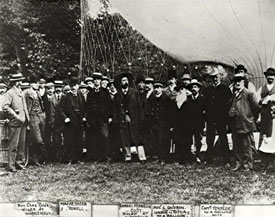 Gathering of aeronauts in Sydney Gardens, Bath, 1902 (Rolls-Royce Heritage Trust).